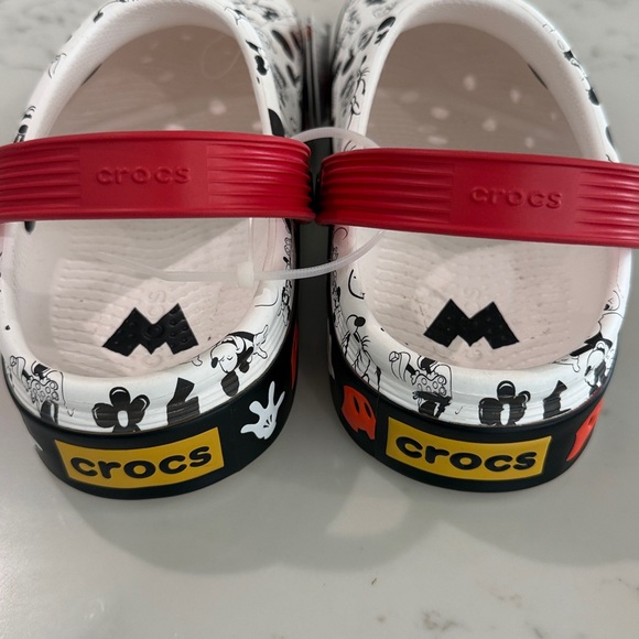 CROCS Disney Clogs A - Picture 3 of 3